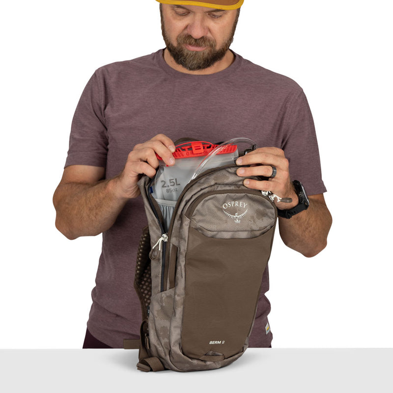 Load image into Gallery viewer, Osprey Berm 8 Hydration Pack - Pediment Gray Dust