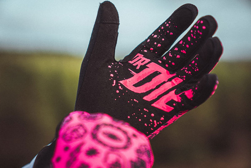 Load image into Gallery viewer, Muc-Off Summer Lightweight Mesh Rider Gloves - Pink, Xlarge