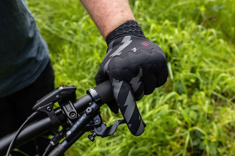 Load image into Gallery viewer, Muc-Off D30 Rider Gloves - Bolt , Xsmall