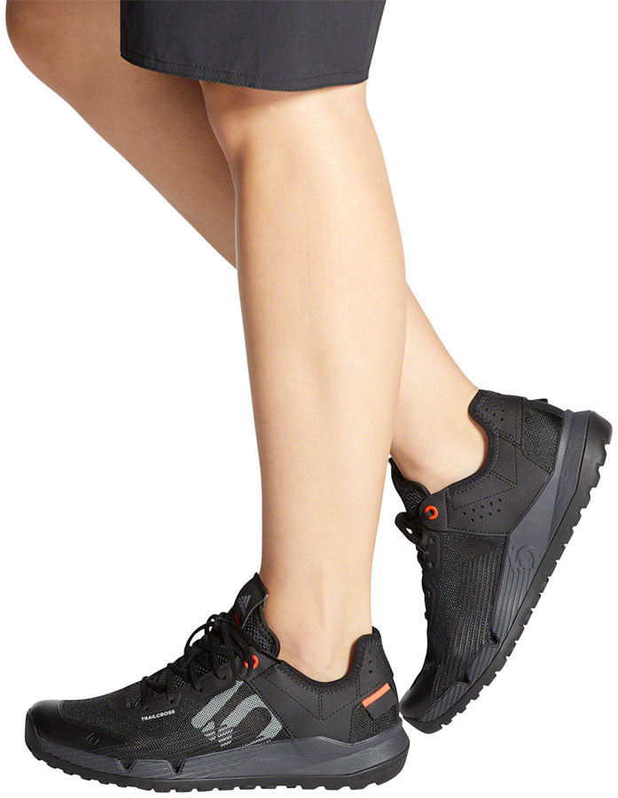 Load image into Gallery viewer, Five Ten Trailcross LT Flat Shoes - Women's, Core Black / Gray Two / Solar Red, 9.5