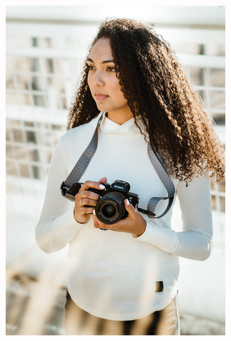Load image into Gallery viewer, Peak Design Slide Lite Camera Strap - Ash: Comfortable and Stylish Camera Accessory
