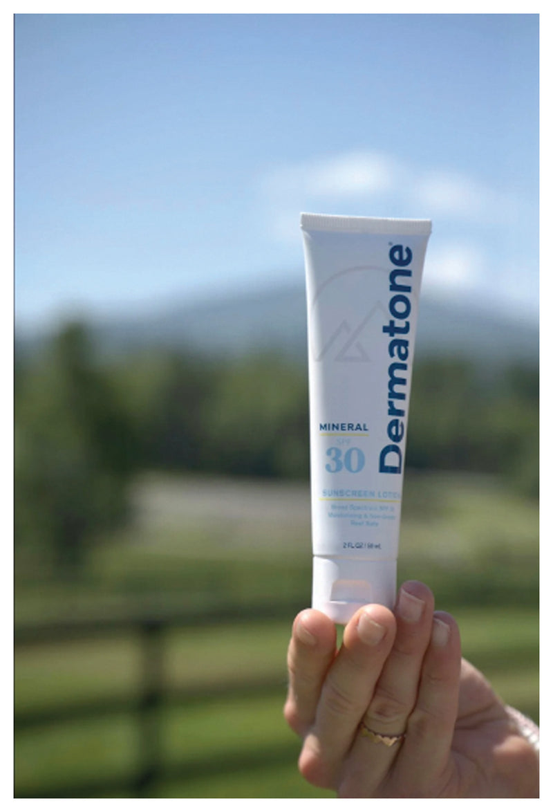 Load image into Gallery viewer, Dermatone Mineral 30 Lotion SPF 30 - Protect Your Skin with Natural Minerals
