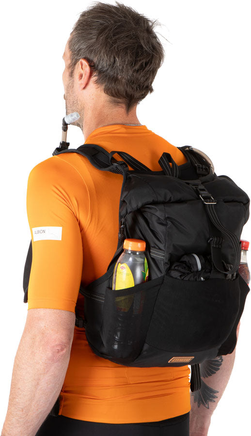 Load image into Gallery viewer, Restrap Rolltop HydrationVest - 14L, Black, Small/Medium
