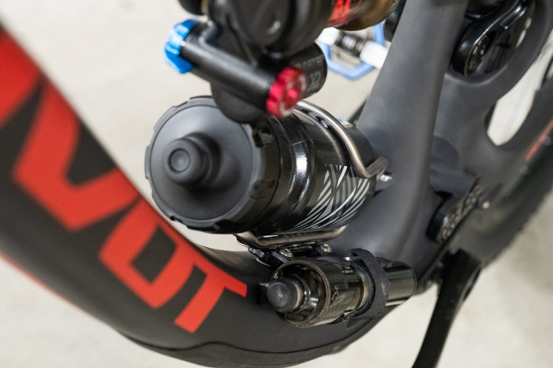 Load image into Gallery viewer, Wolf Tooth B-RAD Bottle Shift Offset 24g 6061 Aluminum Alloy Slots Pump Mount
