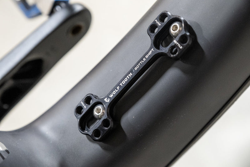 Load image into Gallery viewer, Wolf Tooth B-RAD Bottle Shift Offset 24g 6061 Aluminum Alloy Slots Pump Mount
