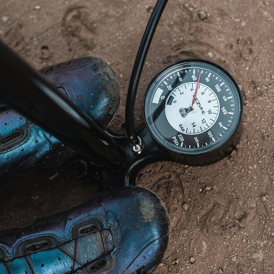 Lezyne Classic Floor Pump: Black, 100% Aluminum, Max 200 psi