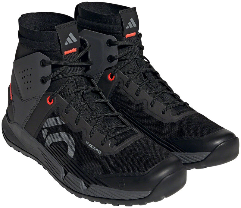 Load image into Gallery viewer, Five-Ten-Trailcross-Mid-Pro-Flat-Shoes-Men's-Core-Black-Grey-Two-Solar-Red-Core-Black-Gray-Two-Solar-Red-9.5-Flat-Pedal-Shoes
