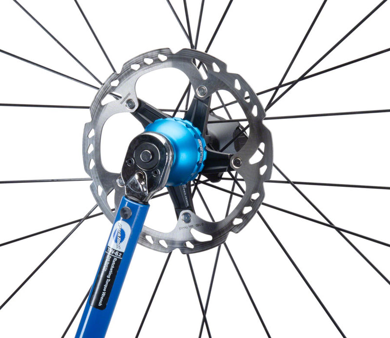Load image into Gallery viewer, Park Tool BBT-69.4 B.B. Tool External BB Socket Blue 16-Notch BBT-69.4
