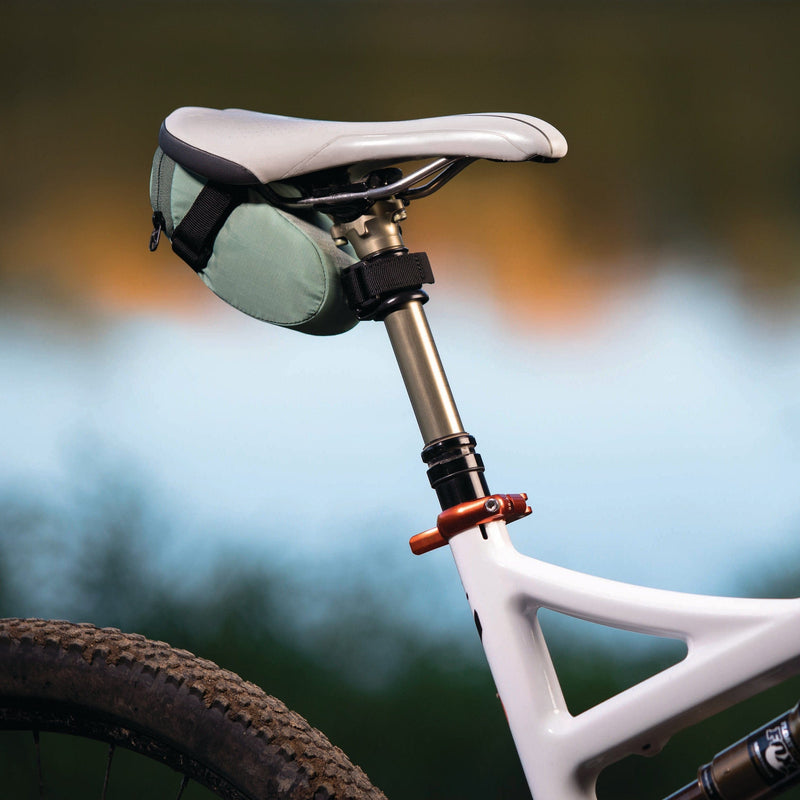 Load image into Gallery viewer, Wolf Tooth Valais Dropper Post Seat Bag Adaptor: 26mmStanchion Compatible
