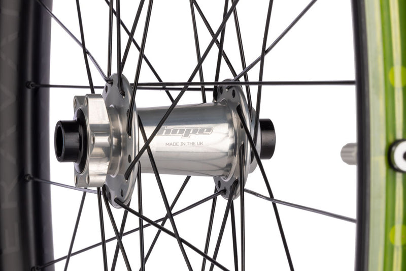 Load image into Gallery viewer, Teravail Fluent Mountain Front Wheel - 29", 15 x 110mm Boost, 6-Bolt, Carbon, Hope Pro 5, 32H
